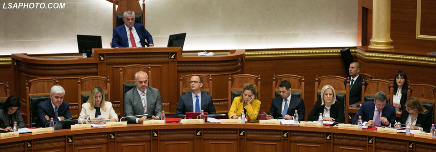 qeveri parlament foto